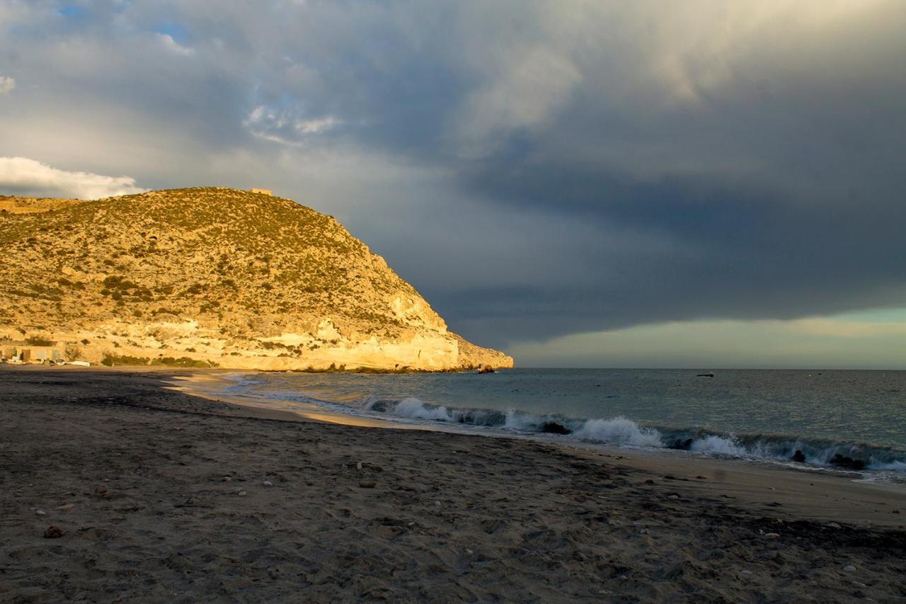 La Palmera. El Amanecer En El Parque Natural Otel Agua Amarga  Dış mekan fotoğraf